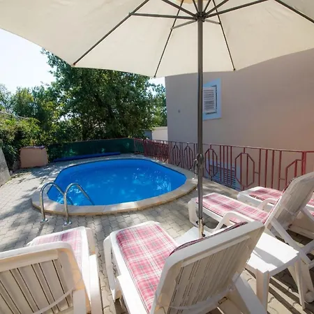 Apartment Fuer 6 Personen Ca 50 Qm In Njivice, Kvarner Bucht Krk Njivice