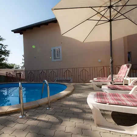 Fuer 6 Personen Ca 50 Qm In Njivice, Kvarner Bucht Krk Apartment *